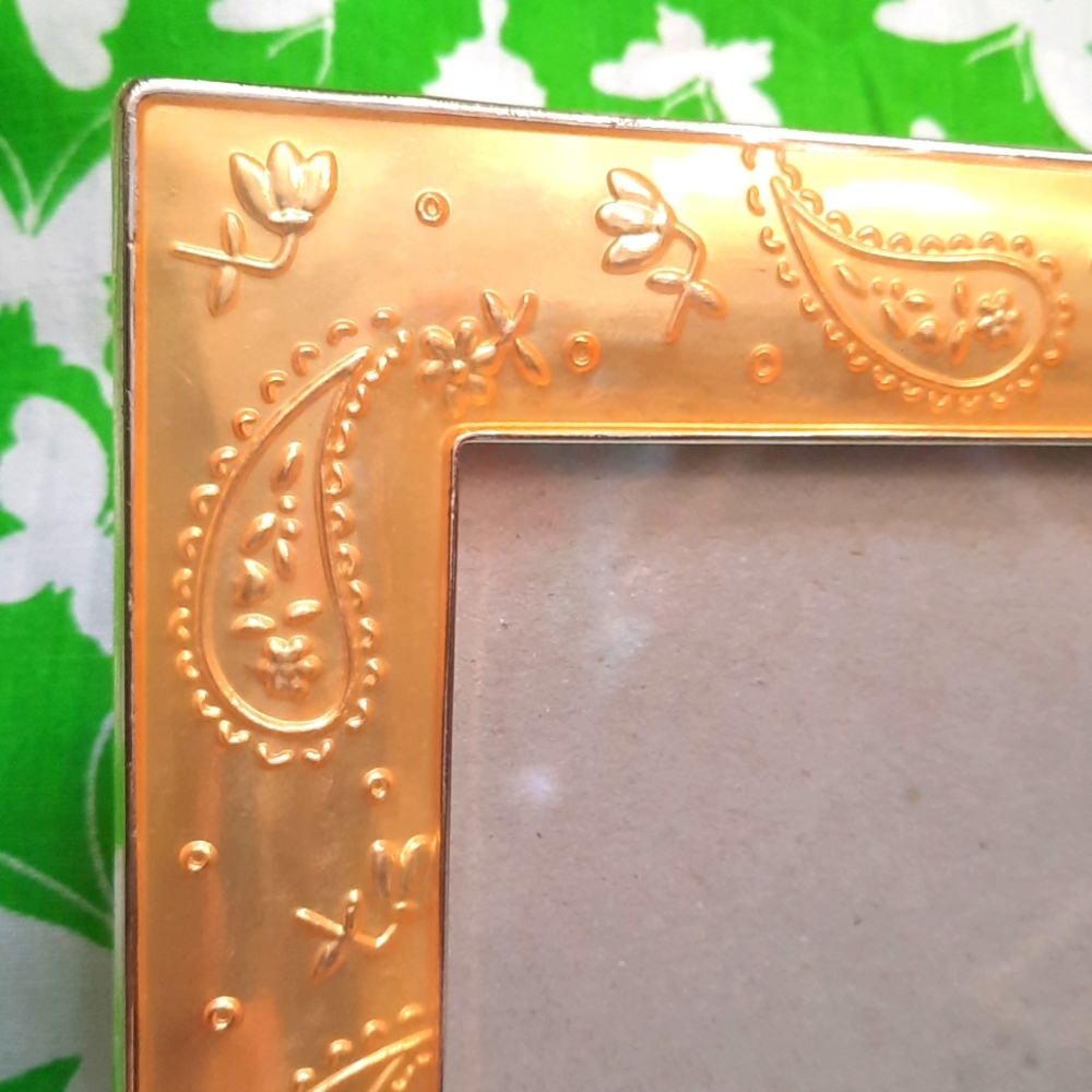 Light Gold tone Paisley picture frame